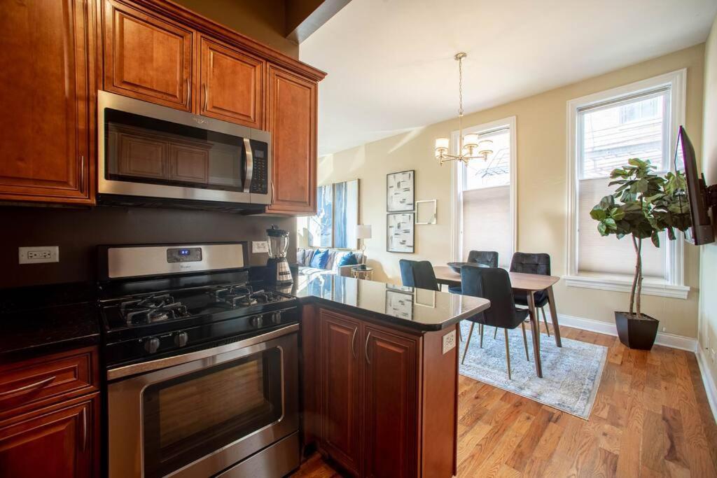 Ferienwohnung Getaway In The Heart Of Pilsen Chicago Exterior foto
