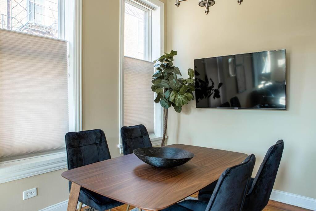 Ferienwohnung Getaway In The Heart Of Pilsen Chicago Exterior foto