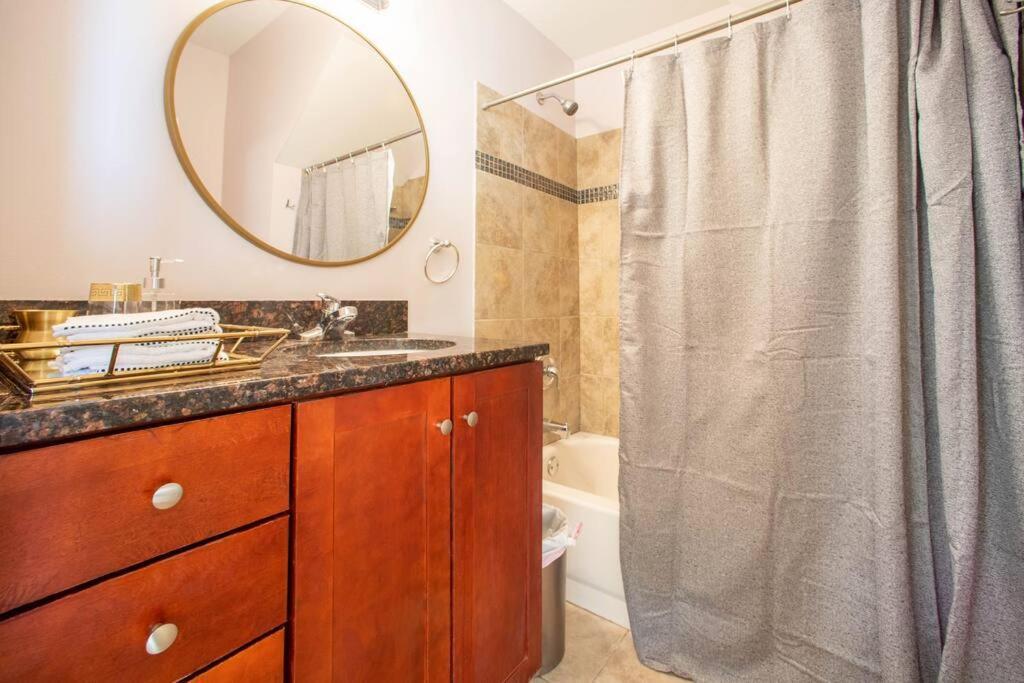 Ferienwohnung Getaway In The Heart Of Pilsen Chicago Exterior foto