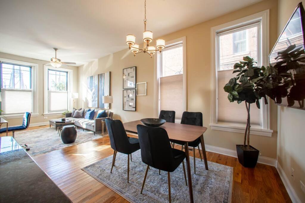 Ferienwohnung Getaway In The Heart Of Pilsen Chicago Exterior foto